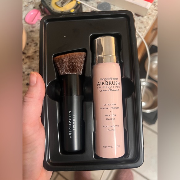 Magic Minerals Air Brush Foundation Lt Med - Picture 2 of 2